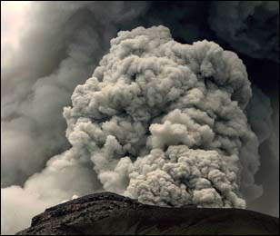 Ash cloud rises above Popocatepetl