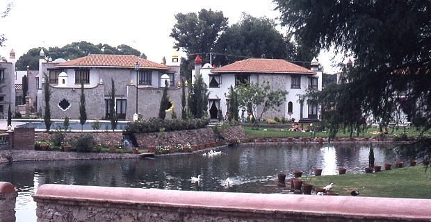 Upmarket homes in Tequisquiapan. Photo: Tony Burton; all rights reserved