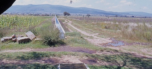 Irrigation channel near Tequisquiapan. Photo: Tony Burton; all rights reserved.