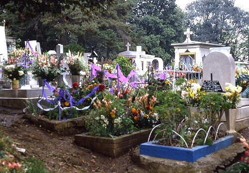 Children's graves on Day of the Dead in Santa Rosa Xochiac, Mexico D.F. Photo: Tony Burton; all rights reserved.