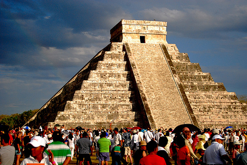 Serpent slithers down the steps of Kulkulcan pyramid, Chichen itza. Credit: Flickr: 
