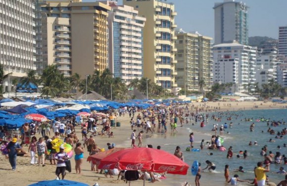 Caleta Beach, Acapulco. Photo: Vanguardia/El Universal